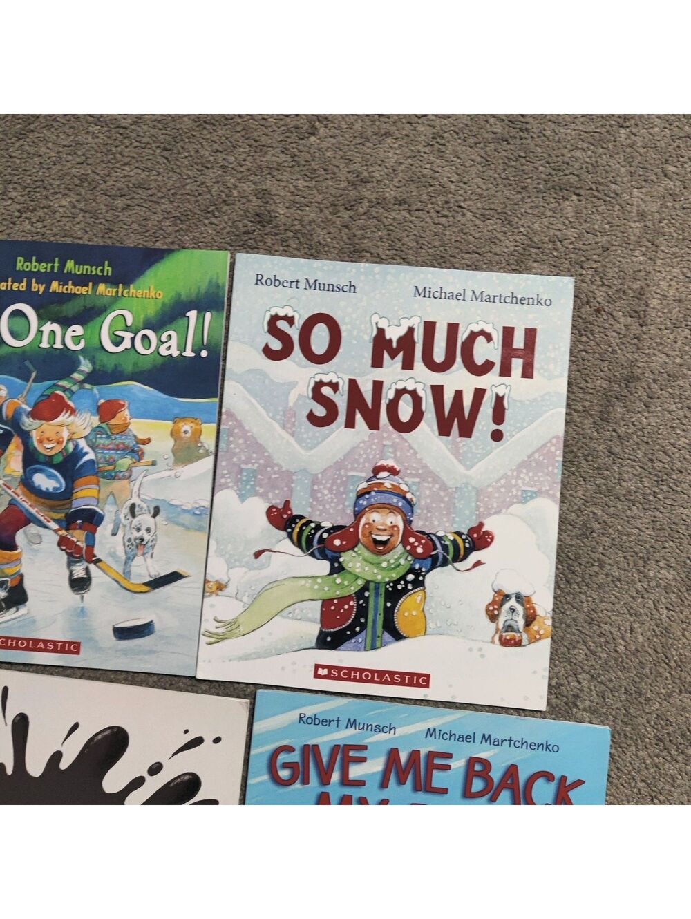 Lot of 9 Children's Picture Books Robert Munsch Bundle Scholastic Paperbacks - Picture 2 of 8